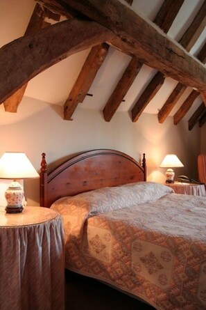 Iron/ironing board, cots/infant beds, WiFi