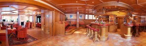 Bar-salon dans le hall
