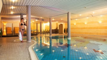 Indoor pool, sun loungers