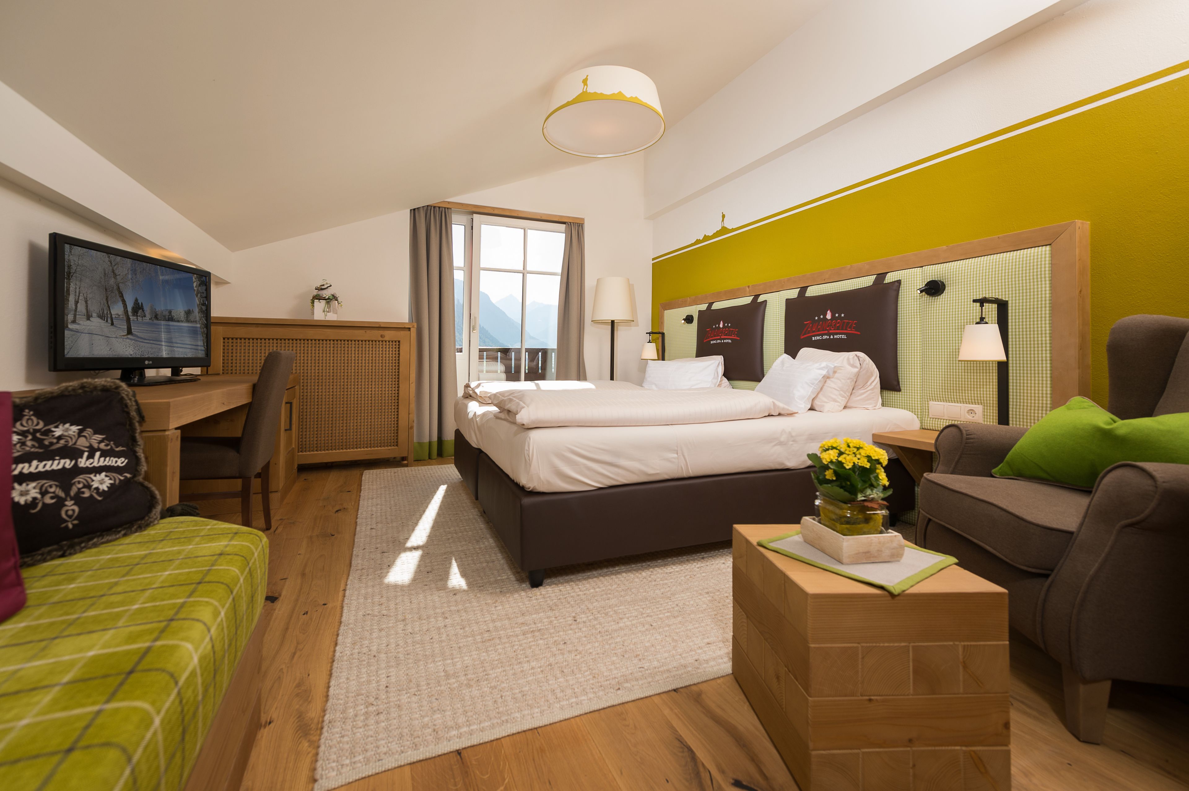 family room | hypo-allergenic bedding, minibar, in-room safe, free wifi