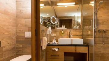 Doppia Superior, balcone | Bagno | Doccia, set di cortesia gratuito, asciugacapelli, accappatoio