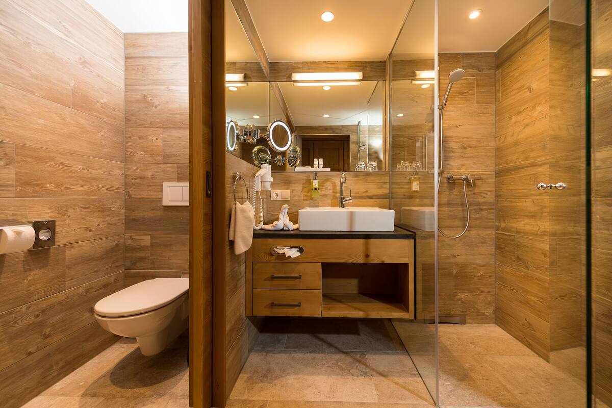 shower, free toiletries, hair dryer, bathrobes