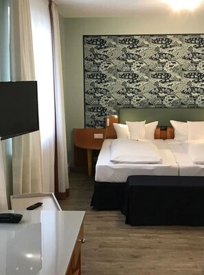 Phòng Suite Exclusive | 1 phòng ngủ, bộ đồ giường cao cấp, chăn bông, két bảo mật tại phòng 