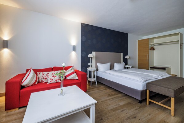 Deluxe Studio Suite, 1 King Bed, City View | 1 bedroom, premium bedding, down duvets, in-room safe