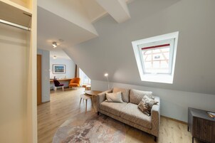 Suíte estúdio exclusiva, terraço (Penthouse) | 1 quarto, roupas de cama premium, edredons de pluma, cofres nos quartos