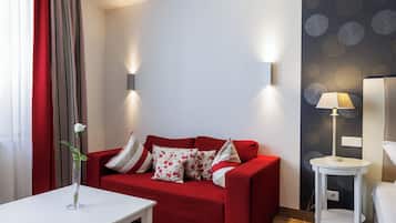 Deluxe-Studiosuite, 1 King-Bett, Stadtblick | 1 Schlafzimmer, hochwertige Bettwaren, Daunenbettdecken, Zimmersafe