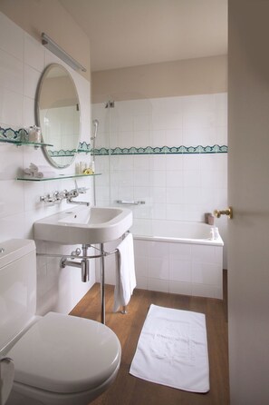 Designer toiletries, hair dryer, bathrobes, slippers - Hotel Florhof (Zürich)