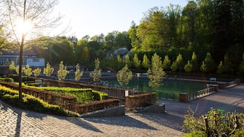 Children’s play area – outdoor