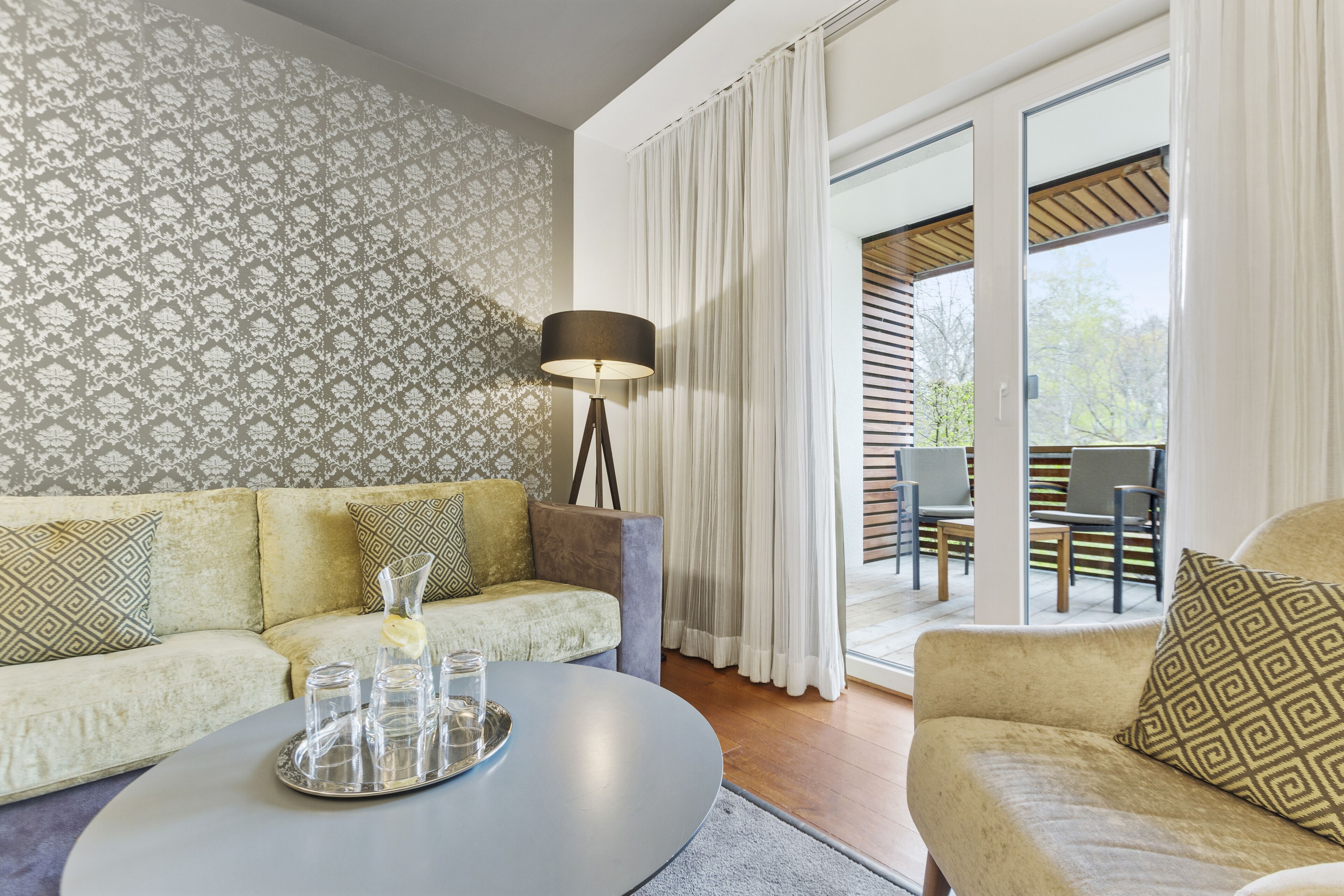 suite | living area | 32-inch flat-screen tv with satellite channels, tv