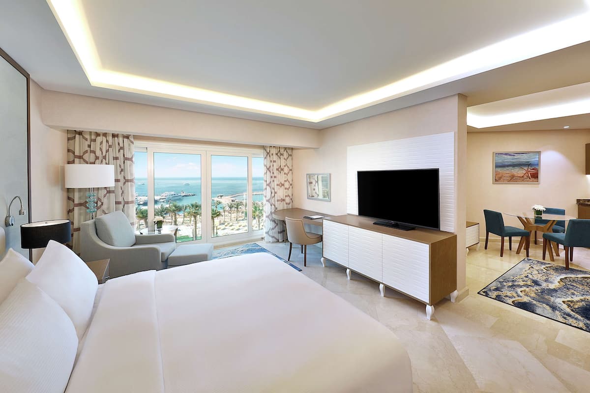 Family Suite, 1 King Bed with Sofa bed, Sea View | Hypo-allergenic bedding, minibar, in-room safe, blackout curtains