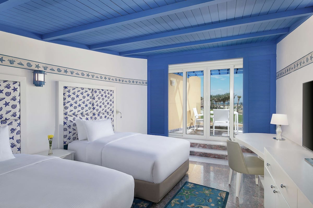 Suite, Multiple Beds, Kitchenette, Sea View (Aqua Suite) | Hypo-allergenic bedding, minibar, in-room safe, blackout curtains