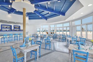 3 restaurantes; se sirve desayuno, almuerzo y cena