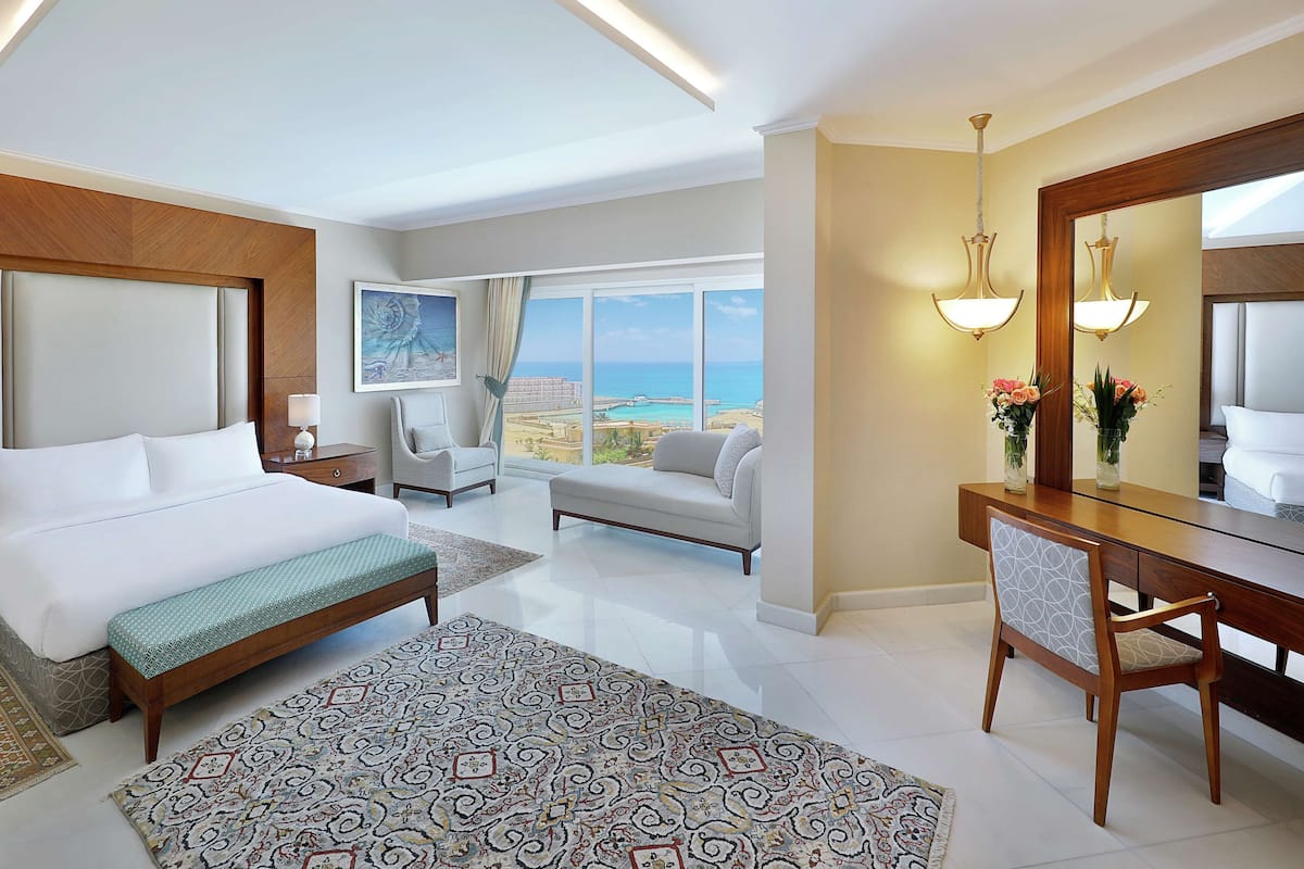 Presidential Suite, 1 Double Bed, Kitchenette | Hypo-allergenic bedding, minibar, in-room safe, blackout curtains