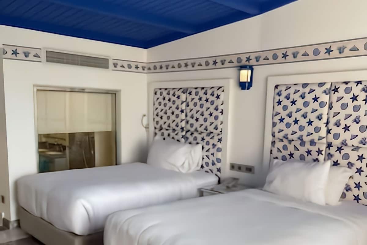 Premium Chalet, 2 Single Beds, Kitchenette, Garden View | Hypo-allergenic bedding, minibar, in-room safe, blackout curtains