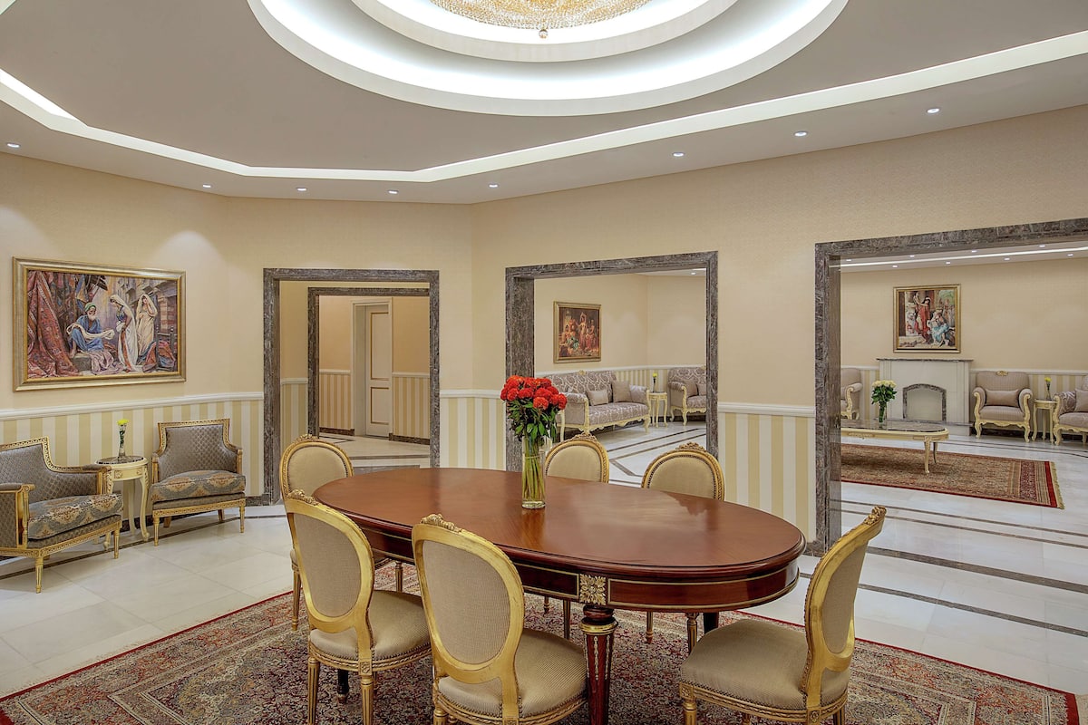 Signature Suite (KING BED SIGNATURE SUITE) | Living area | 55-inch Smart TV with satellite channels, TV