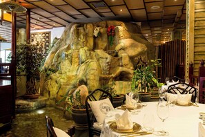 3 restaurants, breakfast, lunch, dinner served; Thai cuisine 