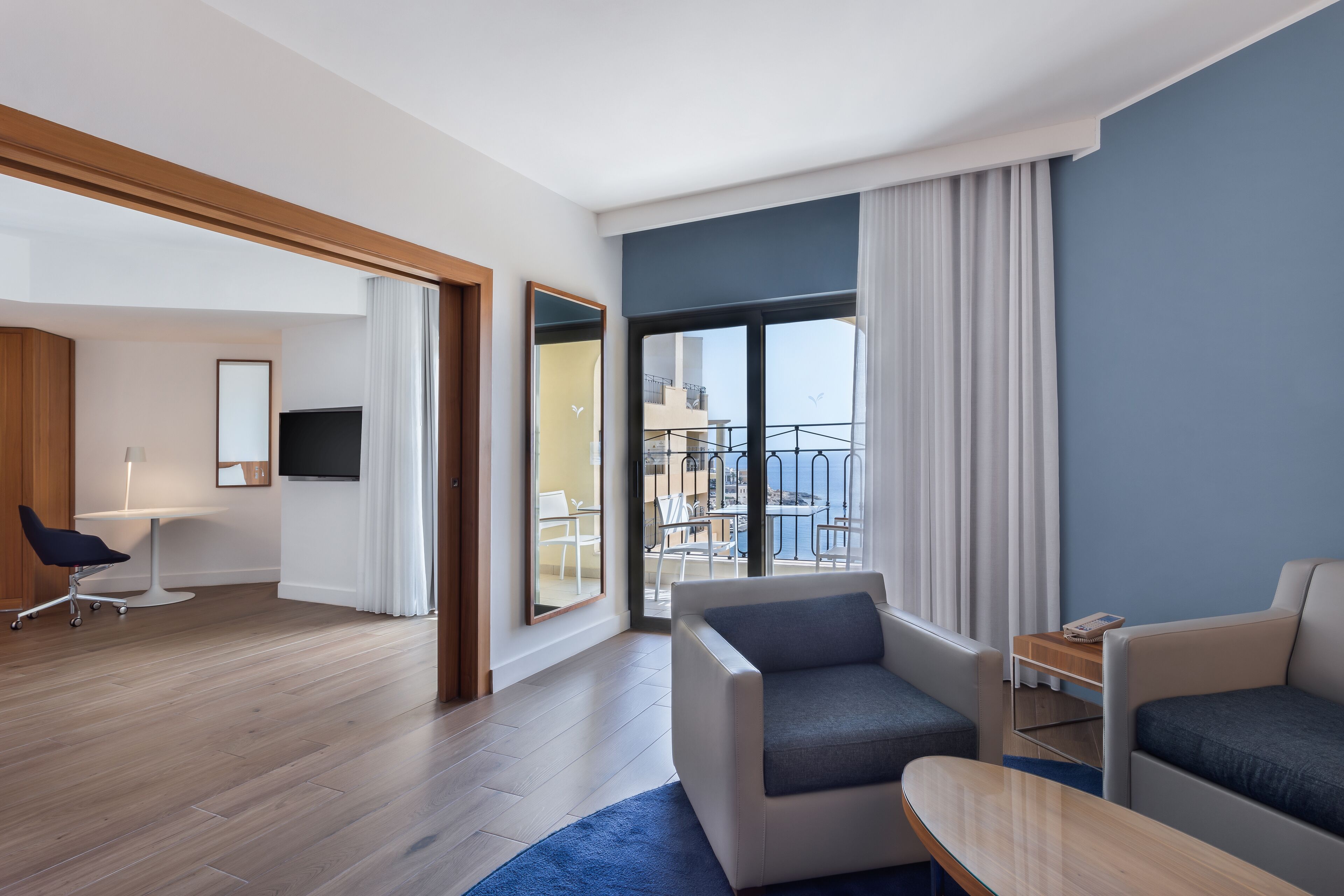 suite, 1 king bed, non smoking, corner | living area | 43-inch lcd tv with cable channels, tv