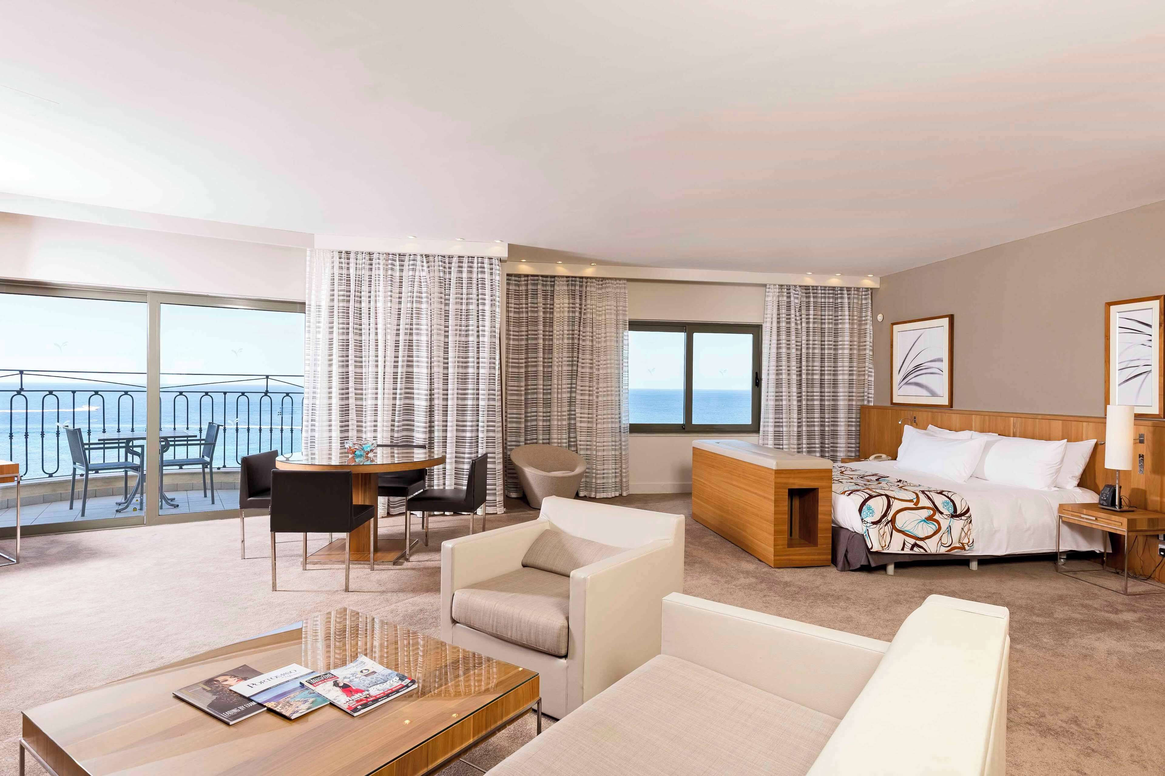 suite, 1 king bed, non smoking (ambassador) | hypo-allergenic bedding, in-room safe, desk, laptop workspace