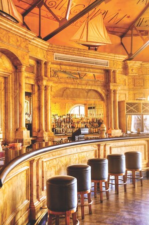 2 bars/lounges, 2 poolside bars