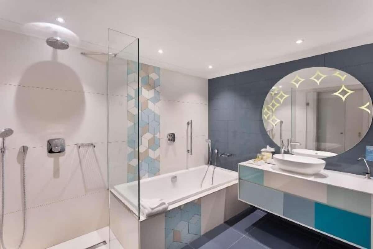 Salle de bain | Articles de toilette de luxe, sèche-cheveux, serviettes fournies