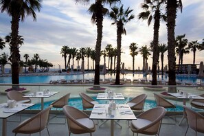 3 Restaurants, Frühstück, Mittagessen, Abendessen, thailändische Küche