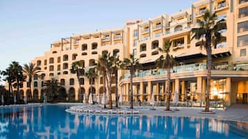 Indoor pool, 2 outdoor pools, pool umbrellas, pool loungers