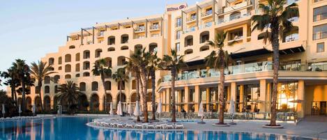 Indoor pool, 2 outdoor pools, pool umbrellas, pool loungers