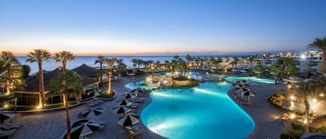 5 outdoor pools, pool umbrellas, sun loungers