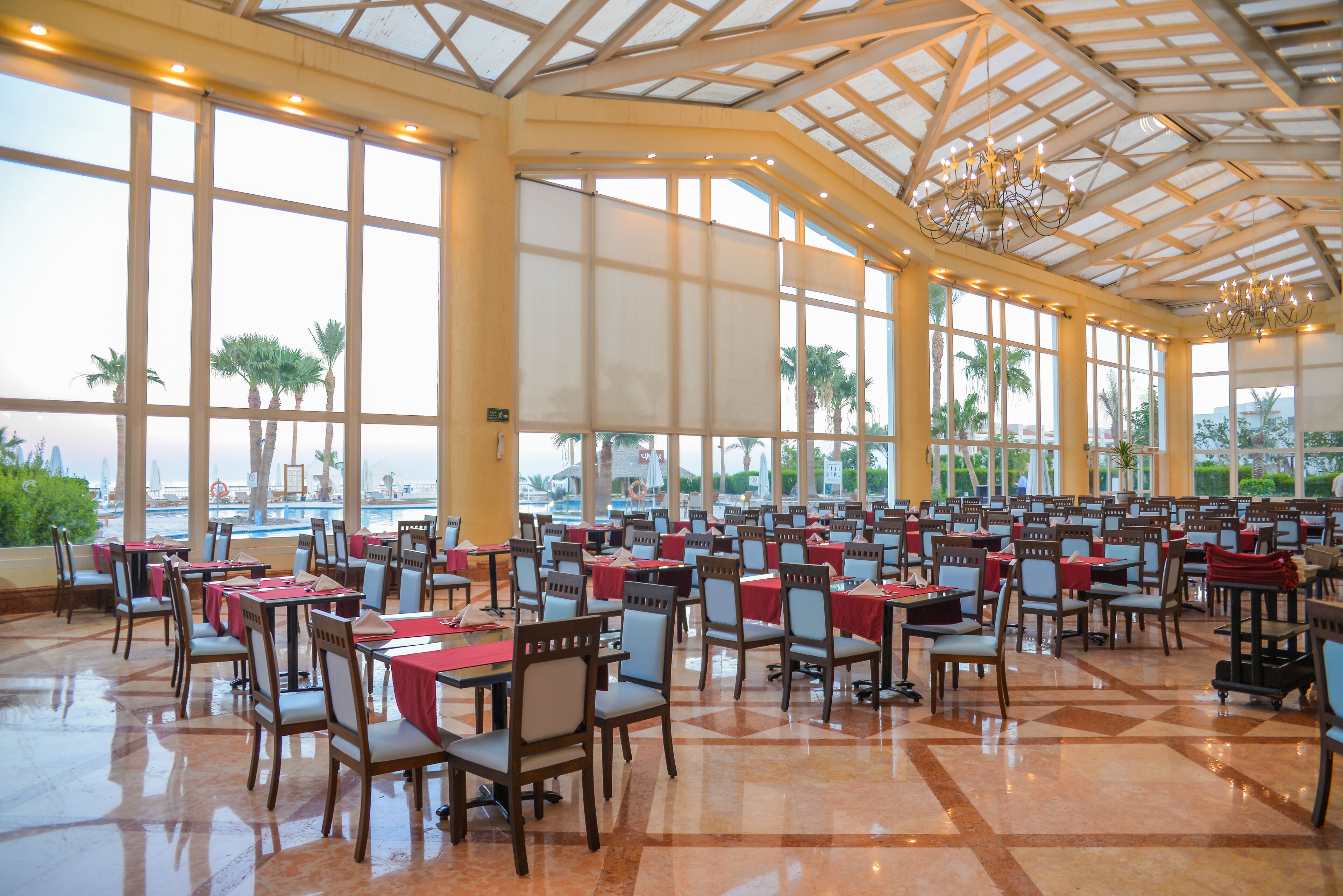 4 restaurants, breakfast served