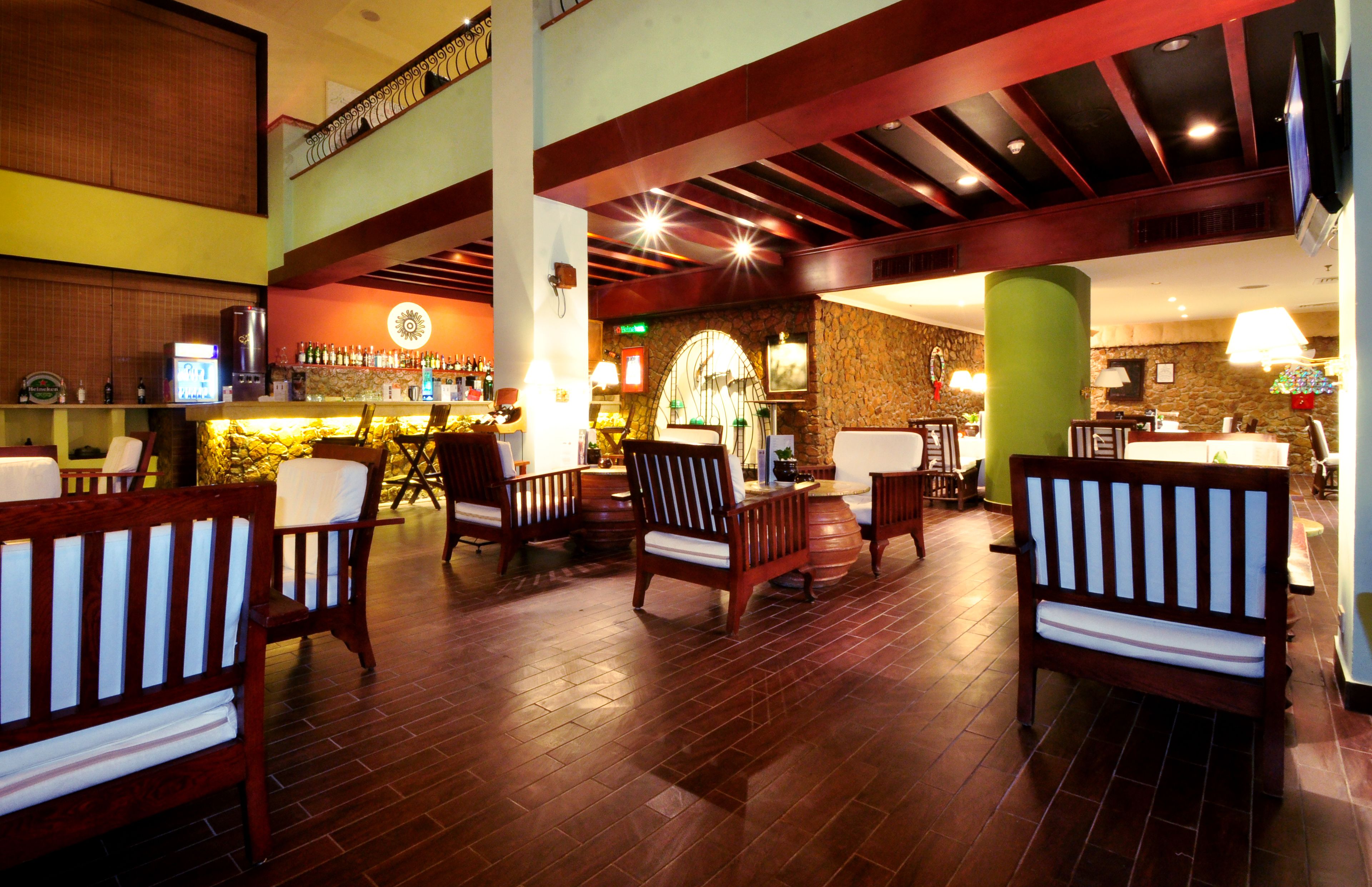 7 bars/lounges, 3 poolside bars, 2 beach bars, swim-up bar