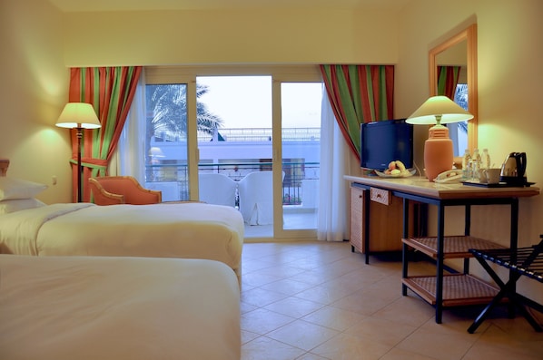 1 bedroom, Egyptian cotton sheets, down duvets, minibar