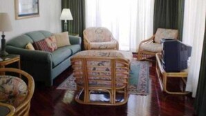 Minibar, in-room safe, iron/ironing board, cribs/infant beds - Marina Bay (Mariño)