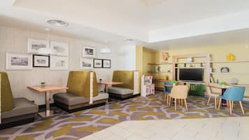 2 bars/lounges