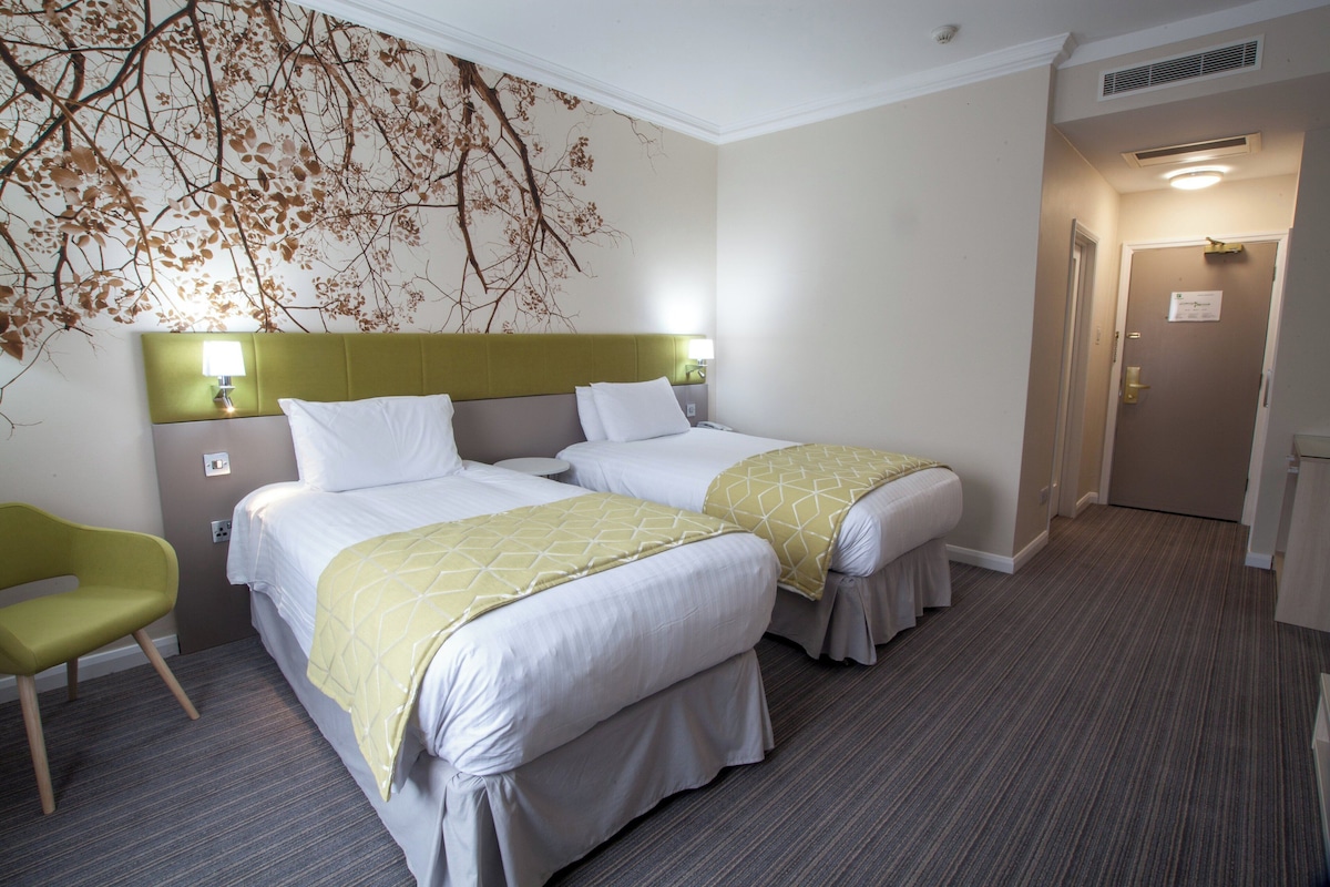 Standard Room, 2 Twin Beds (Mini Fridge) | In-room safe, desk, laptop workspace, soundproofing