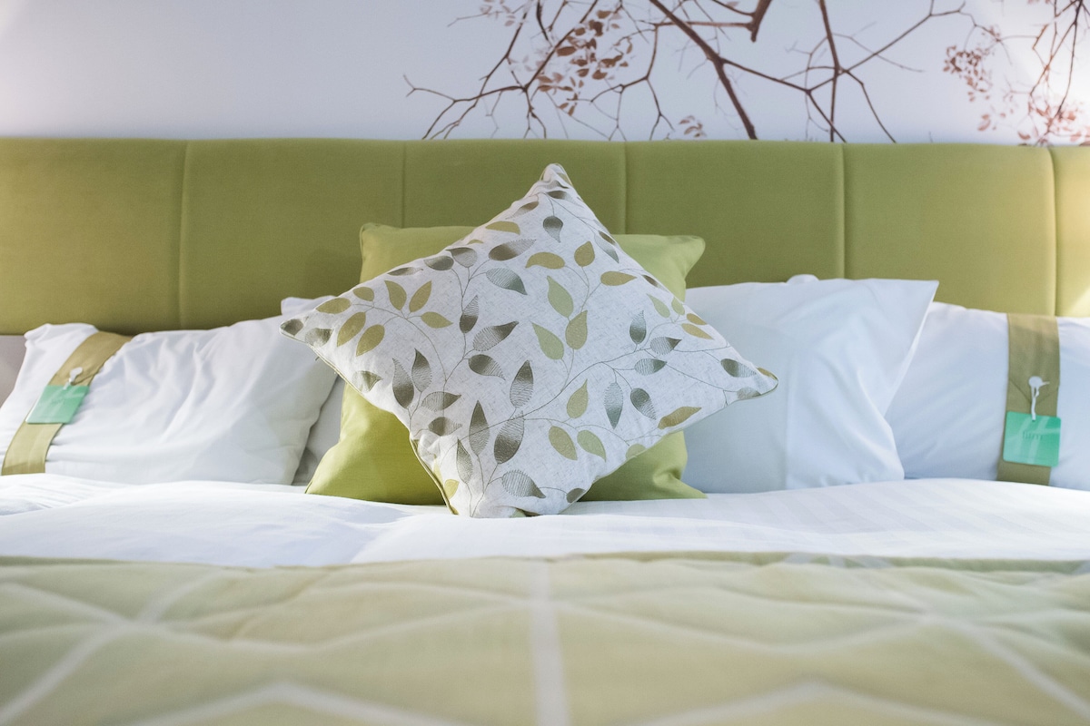 In-room safe, desk, laptop workspace, soundproofing