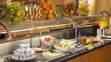 Sarapan prasmanan setiap hari (GBP 16.95 per orang)