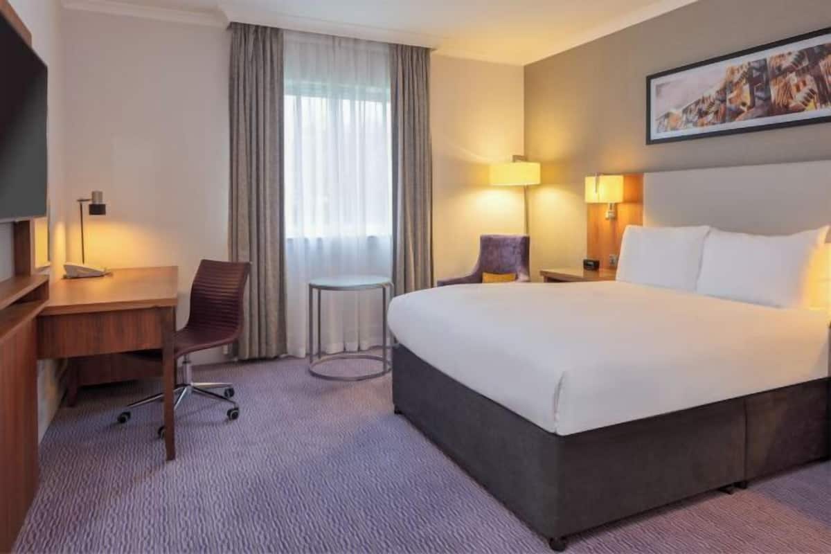 In-room safe, desk, laptop workspace, soundproofing