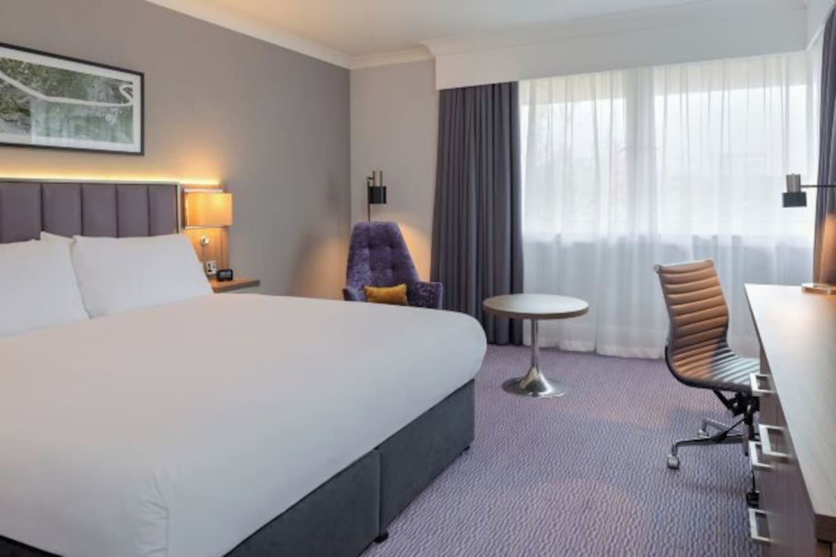 In-room safe, desk, laptop workspace, soundproofing
