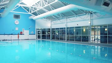 Indoor pool, sun loungers