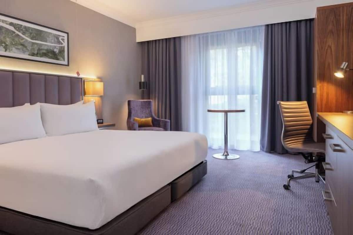In-room safe, desk, laptop workspace, soundproofing