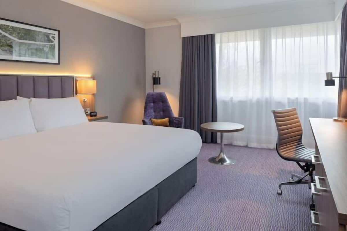 In-room safe, desk, laptop workspace, soundproofing
