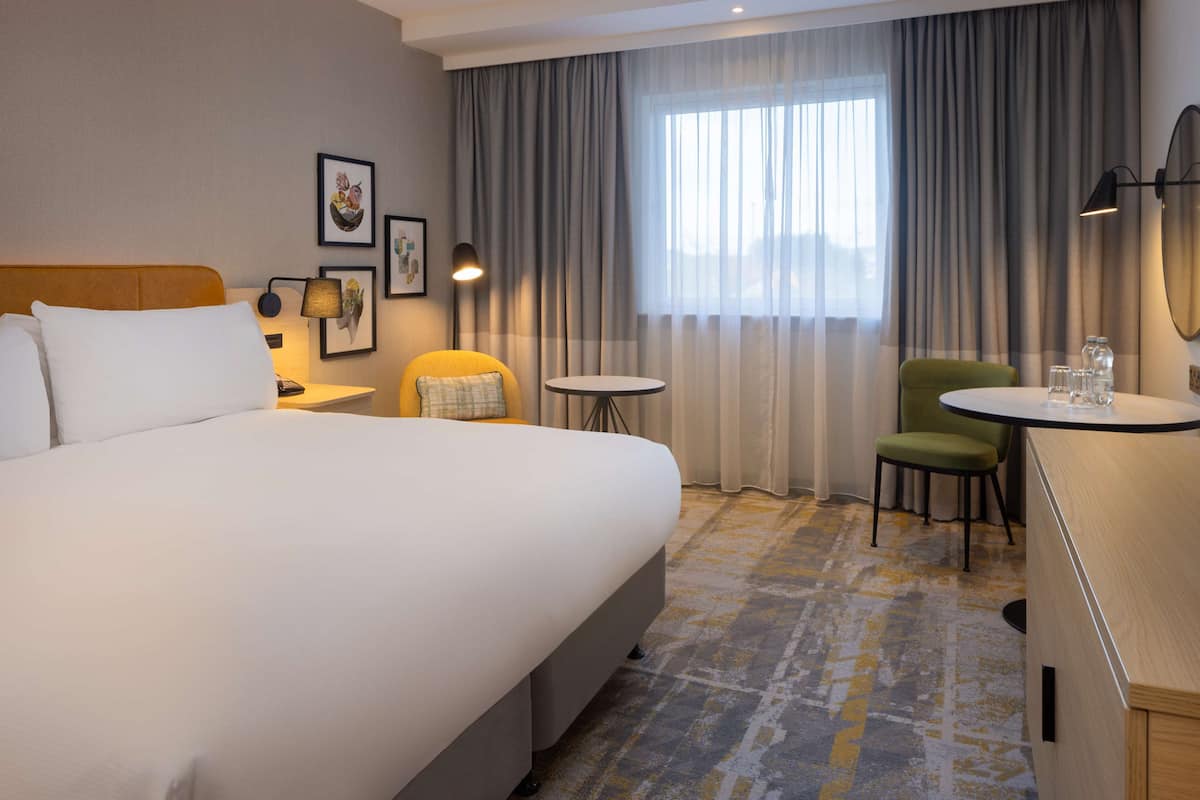 In-room safe, desk, laptop workspace, soundproofing