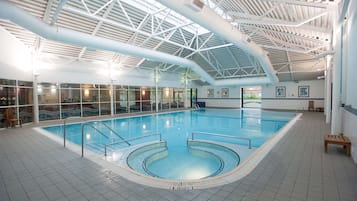 Indoor pool, pool loungers