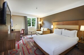 Hypo-allergenic bedding, in-room safe, desk, laptop workspace