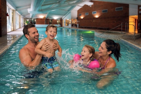 Piscina coperta. ORIDA Hotels Newbury