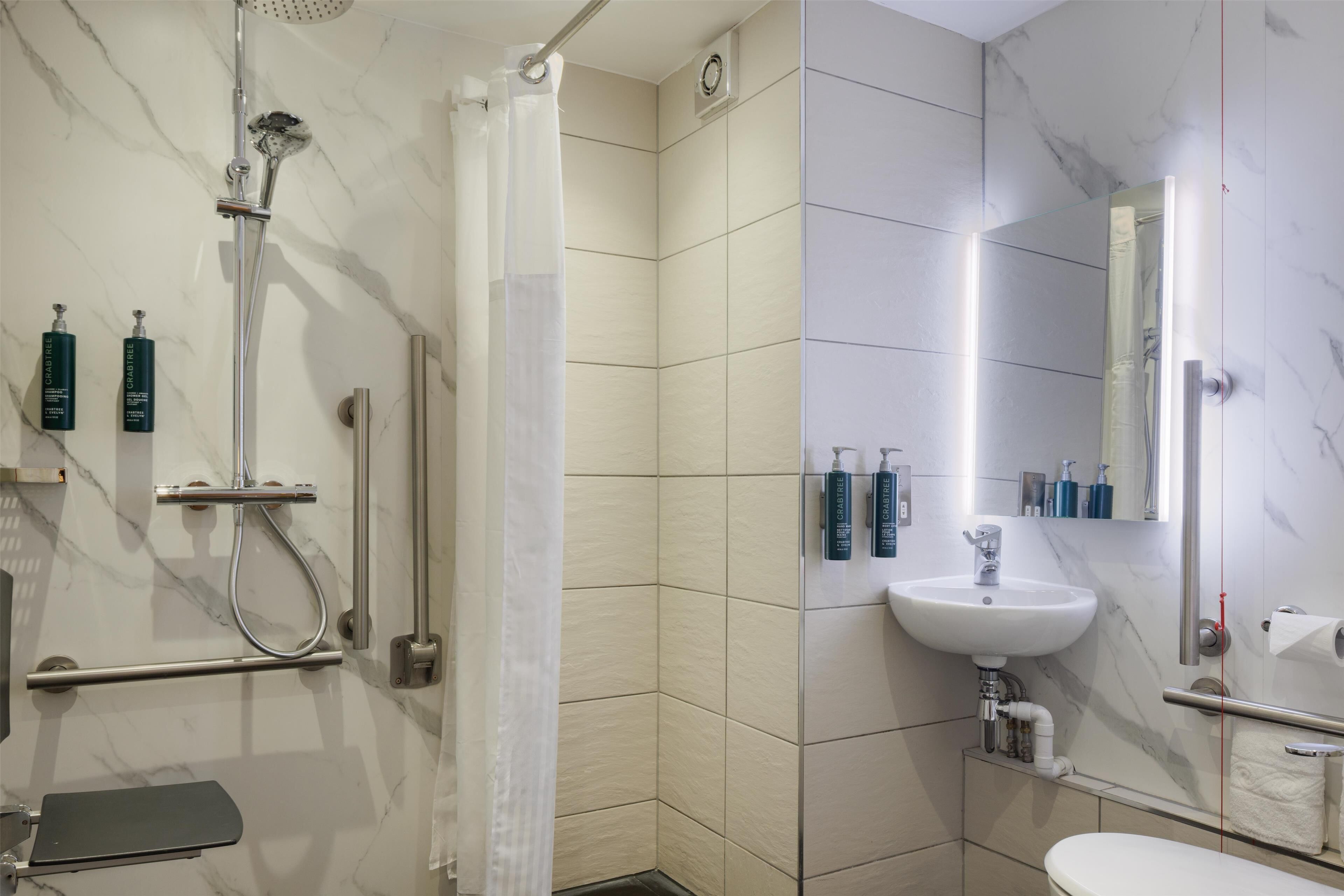 accessible double room | bathroom shower
