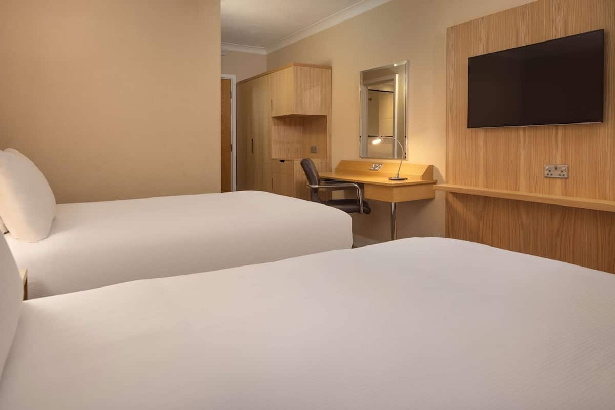 Premium bedding, in-room safe, desk, iron/ironing board