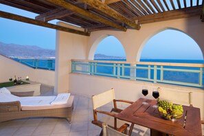 Ropa de cama de alta calidad, colchones con acolchado adicional, minibar