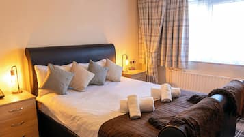 Suite, 1 tweepersoonsbed | Een bureau, een strijkplank/strijkijzer, gratis wifi, beddengoed