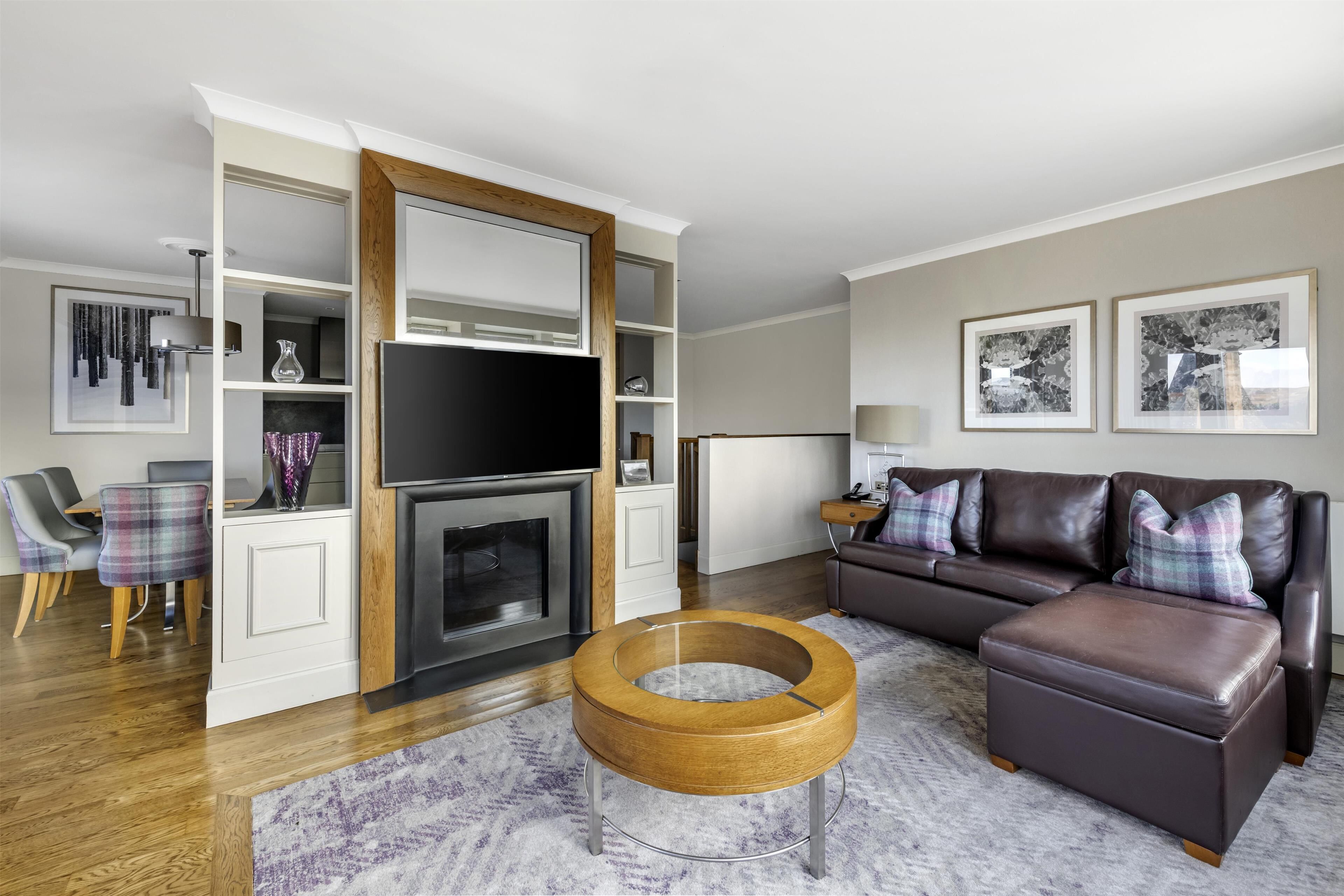 suite, 2 bedrooms, 1 king, 1 queen bed (bi-level with stairs) | living area | 40-inch flat-screen tv with cable channels, tv, mp3 dock